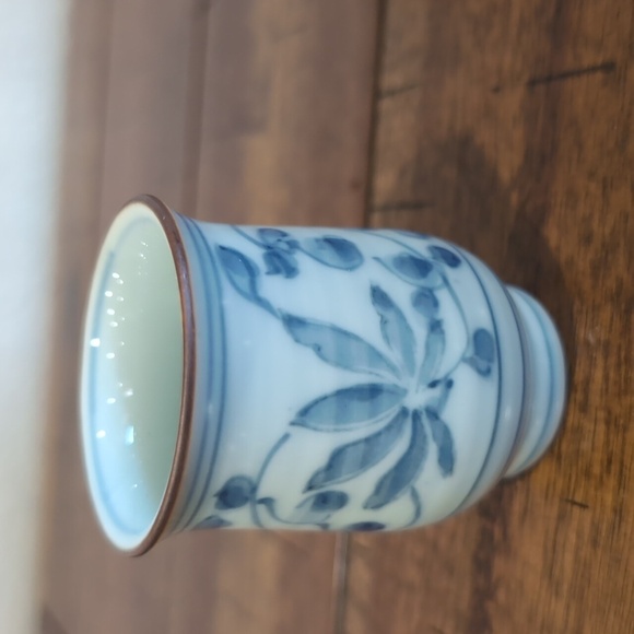 Arita Japanese Porcelain Sake Set - Tokkuri Bottle & 4 Ochoko Cups - Picture 5 of 11